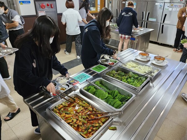 경기도교육청은 9월21일 학생의 자율권과 선택권을 보장하는 카페테리아식 급식 확대 운영을 본격적으로 추진한다고 밝혔다. (사진=경기도교육청)