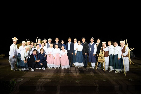 포천시와 포천문화재단이 공동 기획하고, 경기도와 경기관광공사가 후원한&nbsp;&lsquo;제2회 포천 화적연 실경 창작공연&rsquo;이 성황리에 막을 내렸다. 적으로 개최했다. (사진=포천시)