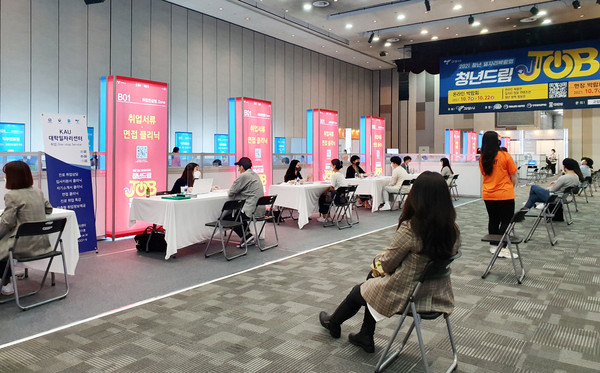 고양시는 올해 계층별 취업경쟁력을 강화하고 미래산업과 관련된 신규 일자리지원 프로그램을 운영할 계획이다. (사진=고양시)