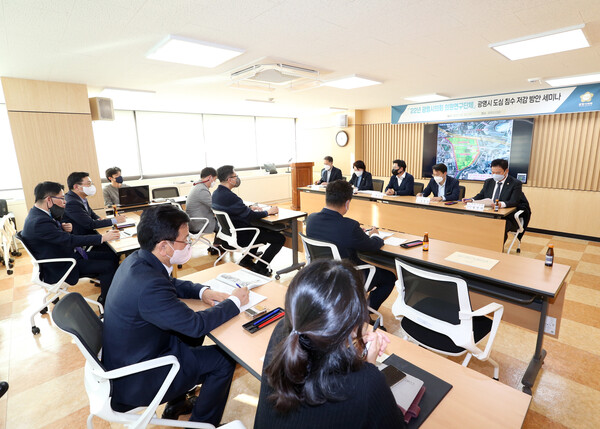 19일 3층 운영위원회 회의실에서 열린 광명시 도심침수 저감방안 연구회 세미나 모습.(사진제공=광명시의회)