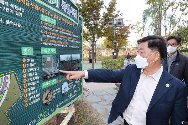 박승원 광명시장이 지난 25일 철산1동에서 다섯 번째 ‘우리 동네 시장실’을 운영했다..