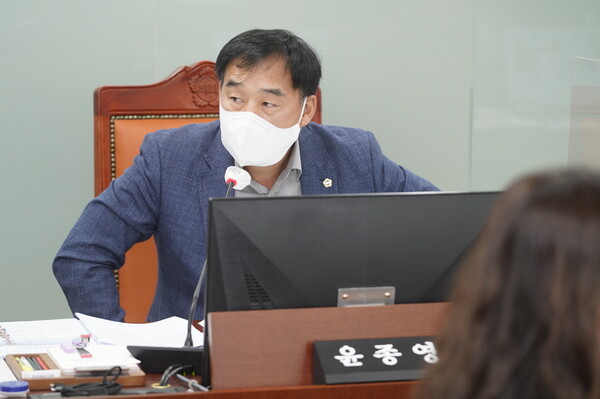 윤종영(국민의힘, 연천) 의원은 11월15일 북부소방재난본부를 상대로 한 행정사무감사에서 소방서 내 갑질 및 폭행에 대해 뿌리 뽑을 것을 주문했다. (사진=경기도의회)