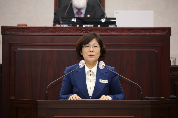 김보라 안성시장은 11월21일 안성시의회 제209회 안성시의회 제2차 정례회 본회의에서 2023년도 안성시정 운영방향과 예산안에 대해 연설했다. (사진=안성시)