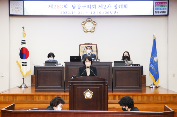 인천 남동구의회 이정순(민주당)의원은 지난 11월21일 열린 &lsquo;제273회 제2차 정례회&rsquo;에서&nbsp;스마트 주차통합관제시스템 및 주차통합포털 운영&rsquo;을 주제로 5분자유발언을 하고 있다. (사진=인천 남동구의회)