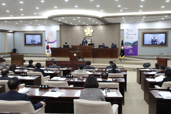 수원시의회가&nbsp;12월20일 제372회 정례회 제2차 본회가 내년도 주민참여예산 48억3162만원 중 6억3404만원의 예산만 수용하고 30일간의 일정을 마무리했다. (사진=수원시의회)