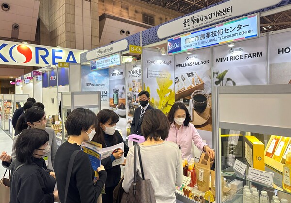 용인시의 5개 농식품기업이 3월7~10일까지 일본 도쿄 빅사이트에서 열린 &lsquo;도쿄 국제식품박람회(FOODEX JAPAN 2023)&rsquo;에 참가해 약 15억원(1억5300만엔) 규모의 수출계약을 맺는 성과를 올렸다. (사진=용인시)