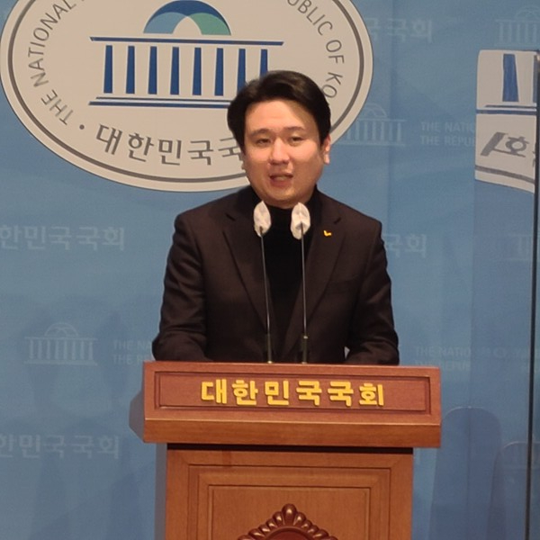 이재람 정의당 대변인은 3월20일 국회소통관에서 서울시의회의 학생인권조례 폐지안에 대해 비판했다. (사진=홍정윤 기자)
