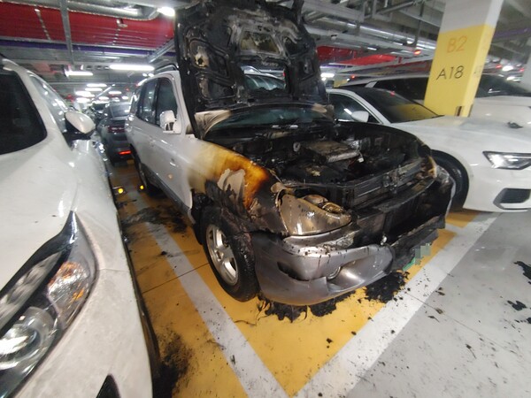 3월22일 밤 11시12분께 남양주시 다산동의 지하주차장에서 산타페 차량에 화재가 발생해 차량이&nbsp; 불에 탔다. (사진=경기소방재난본부)
