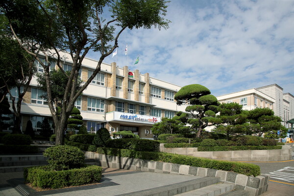 인천&nbsp;중구가 사교육비 절감과 자기주도학습 지원을 위해 중구 소재 중&middot;고등학교 재학생 등 1천명에게&nbsp;인터넷 수능방송 수강료를 지원한다. (사진=인천 중구)