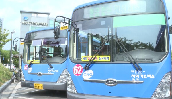 인천시는 지난해 247대로 운영되던 &lsquo;현금없는 인천버스&rsquo;를 오는 7월1일부터는 951대로 확대 운영한다고 밝혔다. (일간경기=조태근 기자)