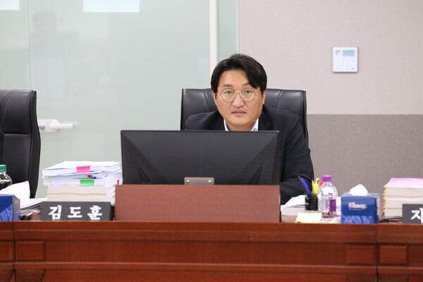 김도훈(국민의힘, 비례) 의원은 6월27일 열린 2022회계연도 경기도교육청 결산심사에서 안전한 통학환경 종합 대책을 촉구했다. (사진=경기도의회)