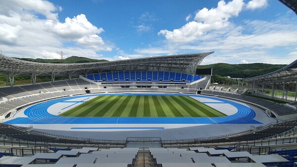 오는 7월21일부터 23일까지 3일 동안&nbsp;&lsquo;2023 용인 KTFL 한국실업육상경기 챔피언십&rsquo;이 펼쳐지는 용인 미르스타디움. (사진=용인시)