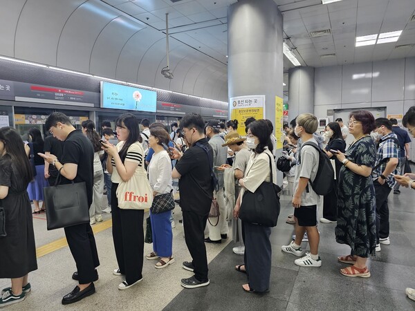 7월21일 대곡소사선 개통 3주 첫 주보다 김포공항역 9호선 관계자에 따르면 자체 과부하가 많이 해소됐다는 사실을 밝혔다. (사진=조태근 기자)