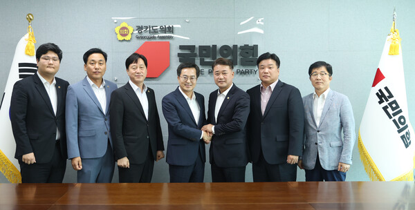 경기도의회 국민의힘 대표단이 8월16일 김동연 경기지사와 만나 기존의 협치 체계를 업그레이드한 &lsquo;협치 2.0&rsquo; 구현의 필요성을 제기했다.(사진=경기도의회 국힘)