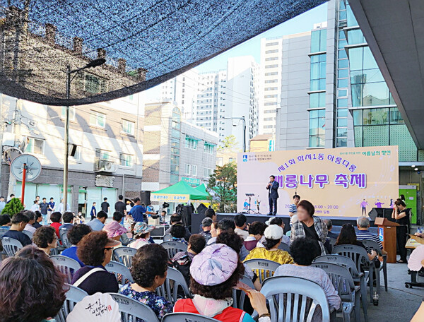 수원시는 제1회 &lsquo;아롱다롱 배롱나무 축제&rsquo;가 지난 8월19일 화서1동 행정복지센터 앞에서 성황리에 막을 올렸다. 사진=김희열 기자)