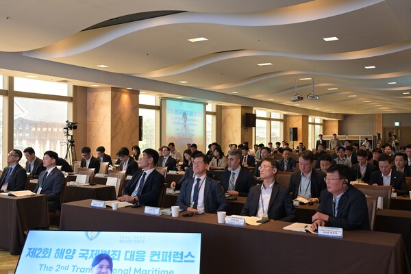 해양경찰청은 국경을 초월해 이뤄지는 마약&middot;밀수, 산업기밀 유출 등 국제범죄에 효과적으로 대응하고 국내외 관계기관 간의 협력체계를 강화하기 위해 &#39;해양 국제범죄 대응 컨퍼런스&#39;를 열었다. (사진=해양경찰청)