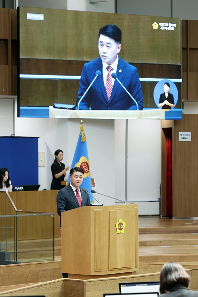 경기도의회 국민의힘 김정호(광명1) 대표의원이 9월5일 첫 대표의원 연설을 하고 있다. (사진=경기도의회)
