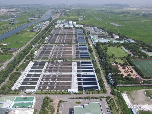 부천시는 행정안전부 주관 전국 지방공기업 경영평가에서 &lsquo;2022년 하수도 분야 지방공기업 발전유공 기관&rsquo;으로 선정돼 장관상을 수상했다고 밝혔다. 사진은 하수도공기업 경영평가서 전국 최우수기관 선정. (사진=부천시)&nbsp;