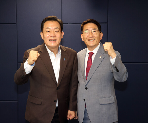 이재준 수원시장이 추석을 맞아 김기정 수원시의회 의장과 함께 라디오 방송에 출연해 상생과 협력을 약속했다. (사진=수원시)