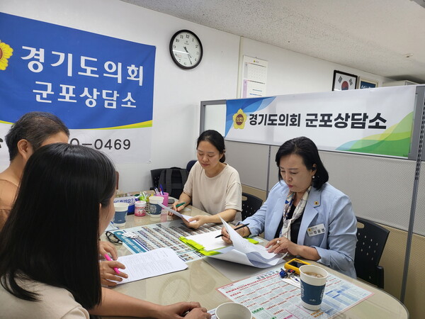 정윤경 도의원은 9월 26일 경기도의회 군포상담소에서 비영리사단법인 아시아의 창 이영아 소장 등 관계자들과 경기도 피해이주여성 상담소 설립에 대한 논의를 했다. (사진=경기도의회)