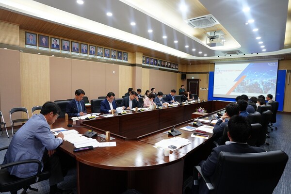 평택시의회는 9월4일 시의회 3층 간담회장에서 의원과 집행부 소관 실국소장 등이 참석한 가운데 주요 사업 및 현안을 논의하기 위한 정기 의원간담회를 개최했다. (사진=평택시의회)