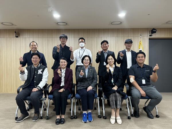 서현옥 경기도의원이 10일 도내 중소기업과 사업 추진 담당 부서 등이 참석한 가운데 경기도 기업지원 사업 공모요건의 현실화를 위한 제안과 해결책을 논의했다. (사진=경기도의회)