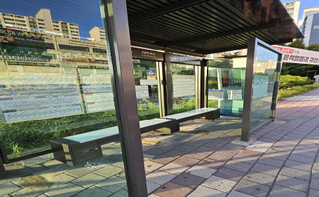 인천 서구는 버스정류장에 냉온열의자를 설치해 폭염 및 한파에 대비하겠다고 밝혔다. (사진=인천 서구)