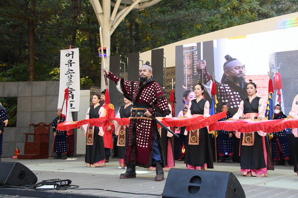 오는 10월22일 소요산 야외음악당에서 제35회 소요단풍문화제가 열린다. 사진은 어유소장군 뮤지컬 갈라쇼. (사진=동두천시)