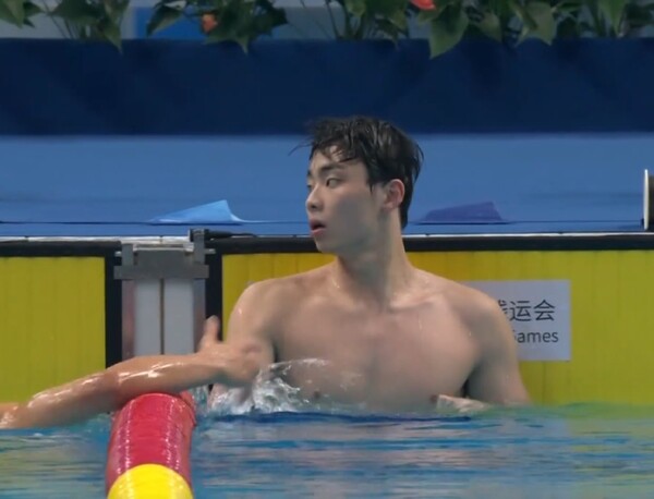 10월27일 중국 항저우 스포츠센터에서 염준두가 남자 수영 400m 자유형에서 은메달을 획득했다. (사진=장애인)