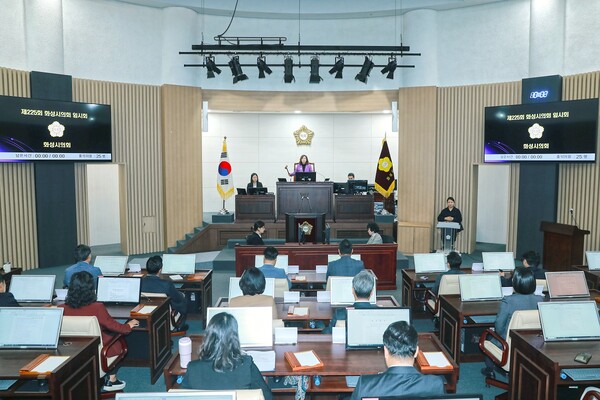 화성시의회는 10월27일 의회 본회의장에서 제225회 제2차 본회의를 열고 8일간 진행된 임시회 의사일정을 마무리했다. (사진=화성시의회)