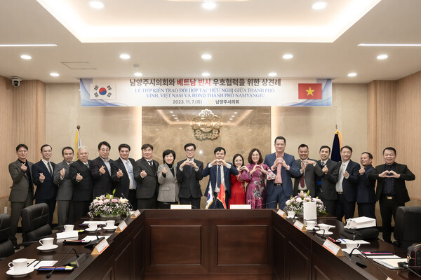 남양주시의회(김현택 의장)는 11월7일 시의회 소회의실에서 국제자매도시인 베트남 빈시 방문단을 접견하고 교류와 협력 방안을 논의했다. (사진=남양주시의회)