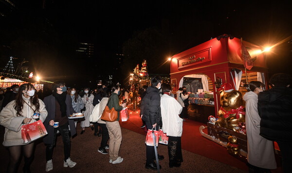 지난해 12월 오산시가 국외 벤치마킹 차 찾았던 일본 도쿄 및 요코하마 크리스마스 마켓의 현장 사진. (사진=오산시)
