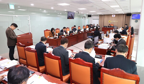 경기도의회 의회운영위원회는 12월1일 실시된 의회운영위 소관 ‘2024년도 경기도 예산안’에 대한 심사를 마치고 수정안을 12월1일 가결했다.(사진=경기도의회)