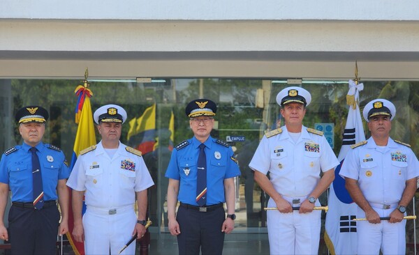 7일 김종욱 해양경찰청장이 콜롬비아 카리브해 해군을 방문 대표단과 함께 기념사진