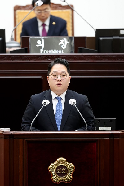 인천시의회&nbsp;행정안전위원회 김대영(민주당&middot;비례) 의원이 지난해 10월 대표발의한 &lsquo;인천광역시 청년정책 및 지원에 관한 기본 조례&rsquo; 내 군 복무 청년 상해보험 지원의 예산이 수립돼 내년부터 시행된다. (사진=인천시의회)