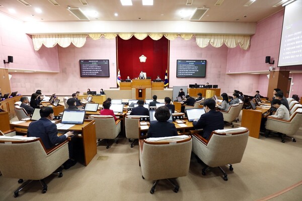 안양시의회는 지난 11월 20일부터 12월 21일까지 32일 동안 이어진 제2차 정례회를 마무리 했다고 밝혔다. (사진=안양시의회)