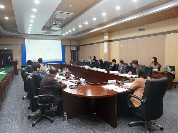 평택시의회 김명숙 의원은 지난1월5일 시의회 3층 간담회장에서 &lsquo;평택시 무형문화재 평택민요보존회 관련 간담회&rsquo;를 개최했다. (사진=평택시의회)