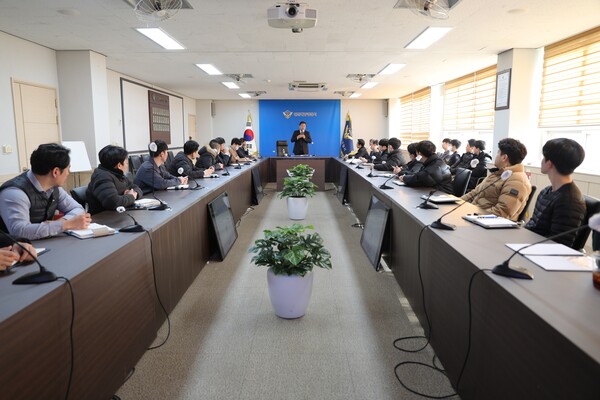 인천해양경찰서는 1월18일 청사 대회의실에서 인권을 존중하는 수사 환경을 조성하기 위해 수사경찰관 인권교육을 실시했다. (사진=인천해경)