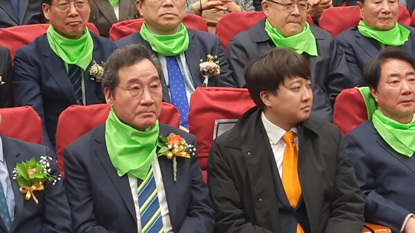 새로운미래 이낙연 공동대표와 이준석 개혁신당 대표가 4일 서울 여의도 국회에서 열린 새로운미래 중앙당대회에 참석했다.