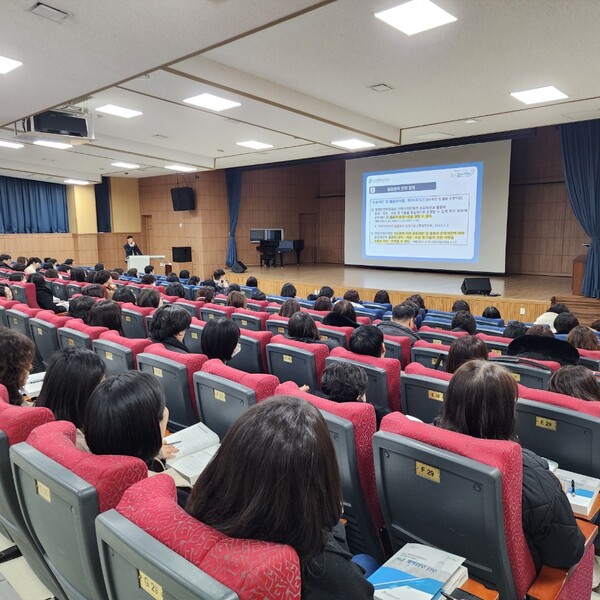 인천시교육청이 효율적으로 업무를 진행할 수 있도록 계약담당자 역량 강화 교육을 실시했다.(제공=시교육청)