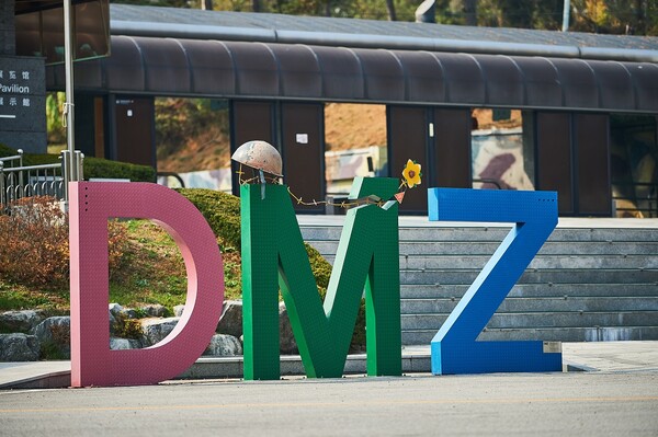 파주의 대표 관광으로 꼽히는 &lsquo;파주 디엠지(DMZ) 평화관광&rsquo;이 관광객 1000만명 돌파를 눈앞에 앞두고 관광코스를 확대한다. (사진=파주시)