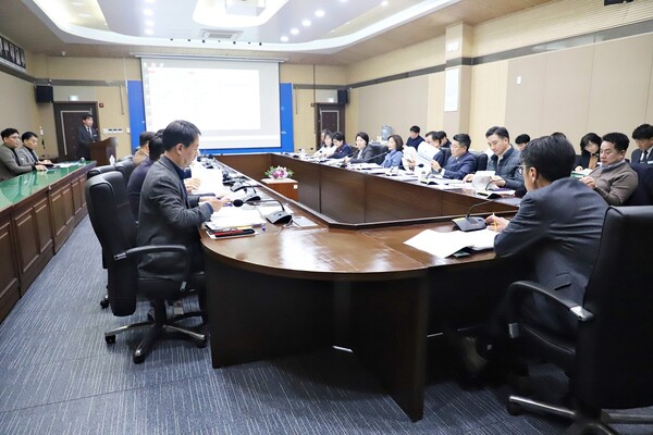 평택시의회는 지난 2월20일 시의회 3층 간담회장에서 주요사업과 현안들을 논의하기 위한 정기 의원간담회를 개최했다. (사진=평택시의회)