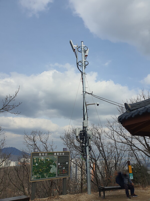 인천 부평구가 원적산 정상에 통신중계기(LG유플러스)를 설치, 원적산 일원의 통신환경을 개선했다.(사진=인천 부평구)