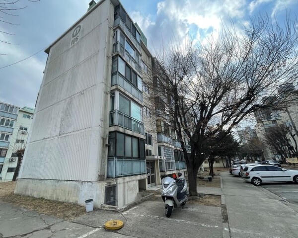 수원시는 4월11일 안전진단 결과 재건축 판정(D등급 이하)을 받은 구역에 정비계획 수립·정비구역 지정·추진위원회 구성을 지원해 사업 기간을 단축하고, 주민 부담을 줄이는 내용을 담은 정비계획 지원방안을 수립했다고 밝혔다. (사진=수원시)