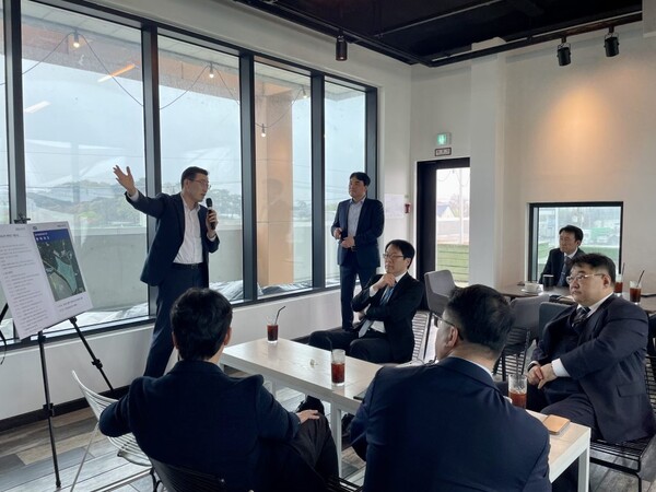 경기경제자유구역청은 4월15일 국내 투자 외국기업 대표단을 평택 포승(BIX)·현덕지구로 초청해 현장 투자설명회를 진행했다. (사진=경기경제청)