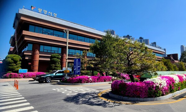 광명시는 지난해 12월부터 올해 3월까지 제5차 미세먼지 계절관리제를 추진한 결과 계절관리제 시행 5년 만에 최저농도인 23㎍/㎥를 기록하며 첫 시행 당시 농도 40㎍/㎥에서 42% 낮추는 성과를 거뒀다고 밝혔다. (사진=광명시)