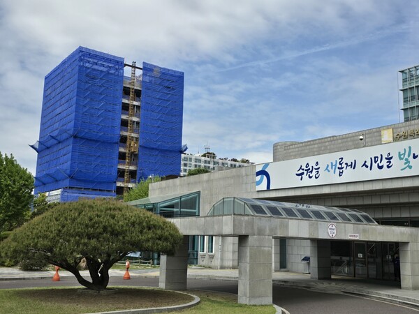 수원시의회 신청사 준공이 4월 말에서 8월로 다시 연기됐다. (사진=김희열 기자)