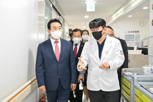 포천시는 4월24일 포천시 1호 달빛어린이병원으로 지정된 포천 우리병원에서 달빛어린이병원 개소식을 개최했다.(사진=포천시)