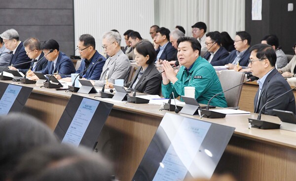 임병택 시흥시장이 4월26일 간부회의를 개최하고, 국회의원 당선인 공약에 대한 적극적인 대응을 지시했다.(사진=시흥시)