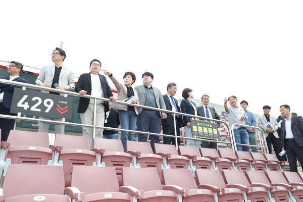 수원시의회 문화체육교육위원회는 제381회 임시회 기간 중인 4월30일 화성사업소 신청사, 수원종합운동장, 수원전통문화관, 수원호스텔, 수원문화재단을 차례로 방문했다. (사진=수원시의회)